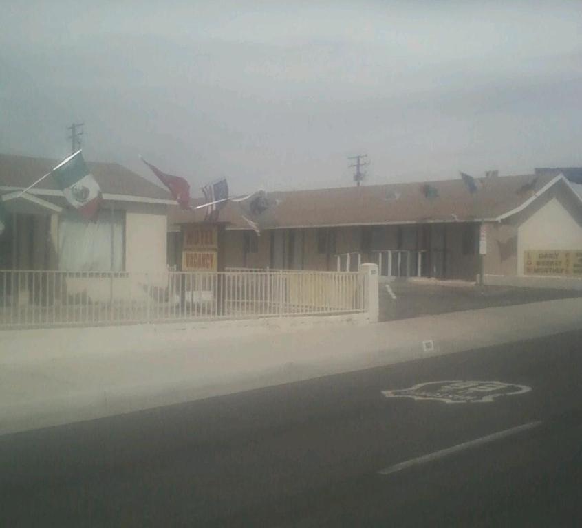 Route 66 Barstow Hotel Bagian luar foto